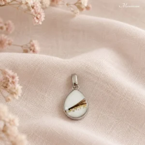 Milla hanger met haarlokje en gouden glitters