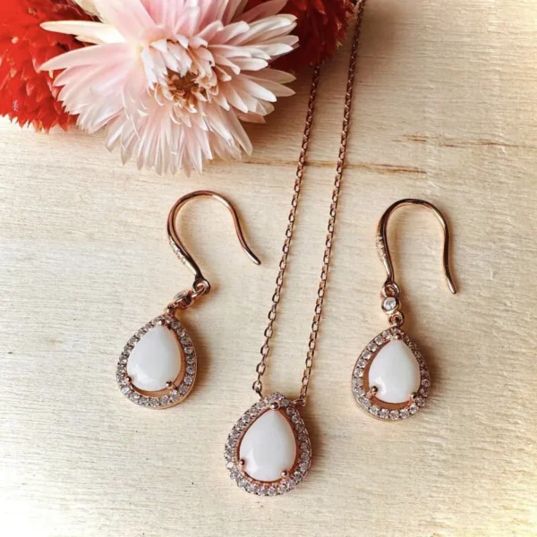 Druppelketting en oorbellen setje