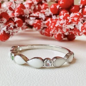 Infinity ring met zirkonia geboortesteentjes