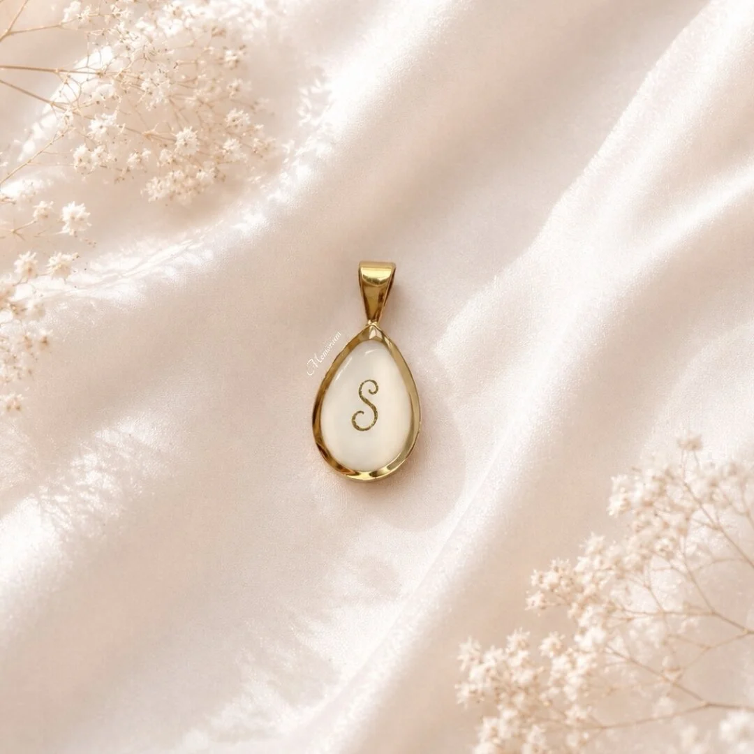 Milla gold hanger