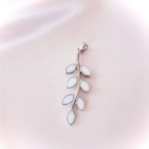 Sierlijk takje met blaadjes